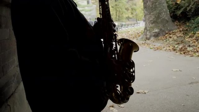A man plays the saxophone in New York City