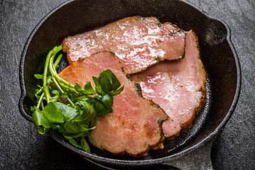 厚切りベーコンとスキレット鍋　 bacon steak and iron pan