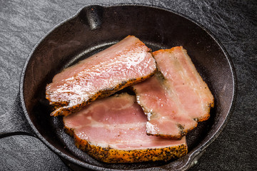 厚切りベーコンとスキレット鍋　 bacon steak and iron pan