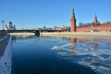 Fototapeta premium Moscow river, the Kremlin.