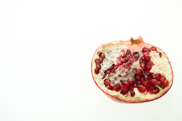 Гранат на белом