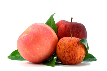 Red apple isolate on white background.