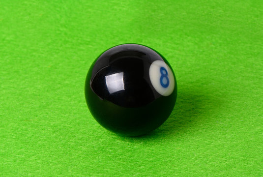 schwarze Billardkugel