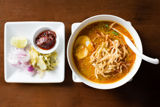 Thai northern style curry noodle (Kao Soi)