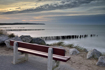 Fototapeta premium ławka z widokiem na morze