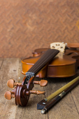 Fototapeta premium Vintage violin with old steel background with copy space