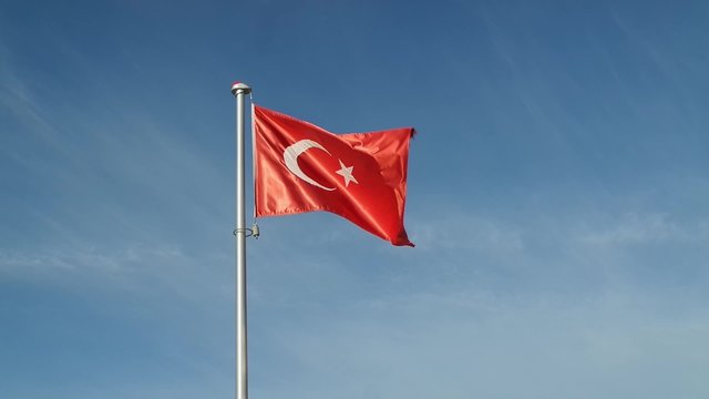 T&uuml;rk Bağrağı Dalgalanıyor