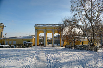Fototapeta na wymiar Park and Palace of Culture aluminum producers in Novokuznetsk
