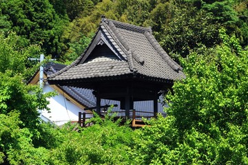 Fototapeta na wymiar 含蔵禅寺の鐘楼