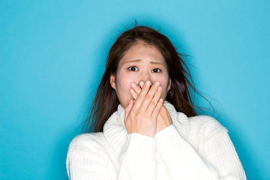 ドン引きする女性
