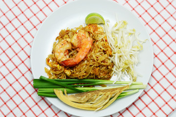 Thai style fried rice noodle with shrimp