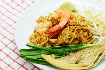 Thai style fried rice noodle with shrimp