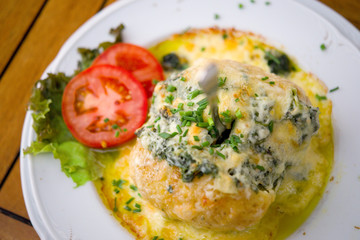 Ofenkartoffel mit Käse überbacken