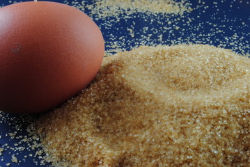 Brauner und weißer Zucker