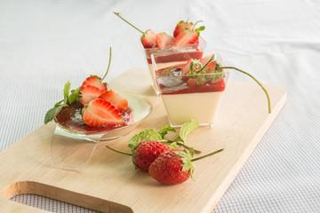 panacotta strawberry