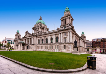 Belfast City Hall and Donegall Square - obrazy, fototapety, plakaty