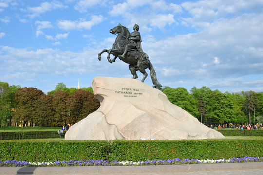 Monument to Peter the great "bronze Horseman" on the Senate square