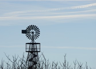 Windm&uuml;hle vor blauem Himmel