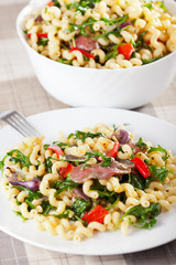 Pasta with prosciutto and spinach