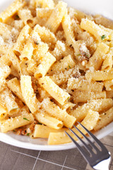 Penne with tomatos and parmesan cheese