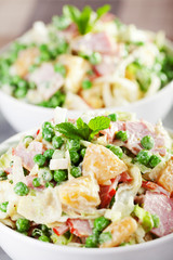 Potato salad with peas and ham