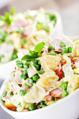 Potato salad with peas and ham