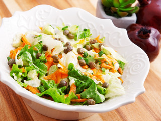 Salad with carrots, arugula and capers