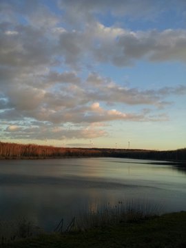 Ein See am Abend