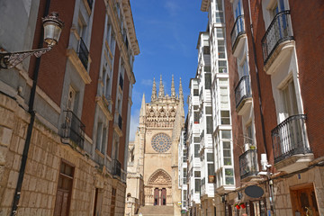 Fototapeta na wymiar Catedral gótica en la ciudad de Burgos