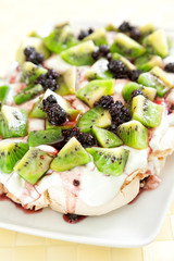 Pavlova with kiwi and berries