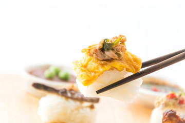 omelet with spicy pork sushi