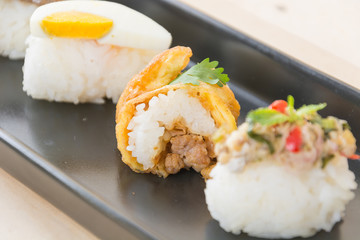 omelet with spicy pork sushi