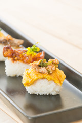 omelet with spicy pork sushi