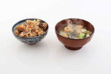 おいしい五目御飯と味噌汁