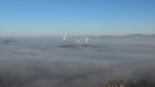 zirveden şehir &uuml;zerindeki kirliliği g&ouml;rmek