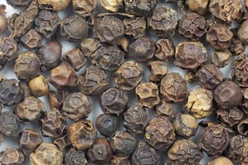 Getrocknete schwarze Pfefferk&ouml;rner