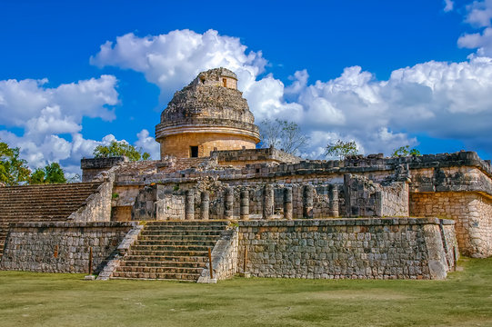 "El Caracol" Observatory Temple. Chichen Itza Archaeological Site, Yucatan, Mexico.