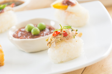 spicy tuna sushi