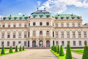 Fototapeta na wymiar VIENNA, AUSTRIA-SEPTEMBER 10, 2015: Upper Belvedere. Tourists, p