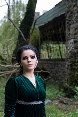 Naklejka premium Unusual beautiful bride in a green dress