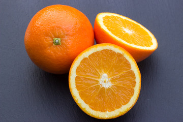 Frische aufgeschnittene Orangen in Nahaufnahme