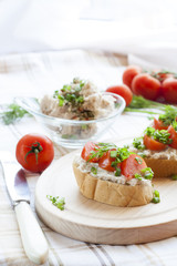 Sandwich with raw tomatoes for breakfast, great for those nice days.