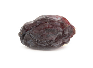 Obraz premium Black raisins on a white background. macro