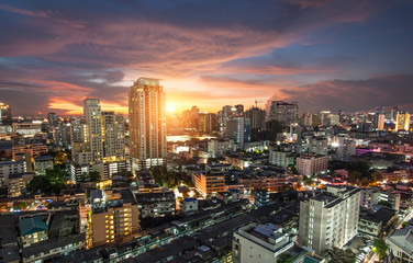 Fototapeta na wymiar Bangkok city view with traffic