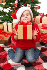 Obraz na płótnie Canvas Little girl in Christmas box