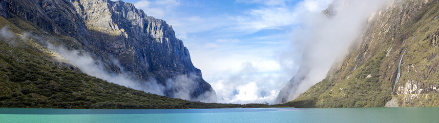 Fototapeta na wymiar Llanganuco lake in the Cordillera Blanca, Peru