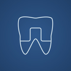Crowned tooth line icon.