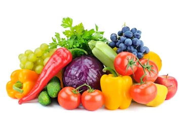 Fotobehang Groenten groenten en fruit geïsoleerd op witte achtergrond
