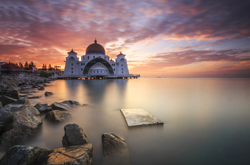 Obraz premium Malacca Straits Mosque (Masjid Selat Melaka) is a mosque located in Malacca