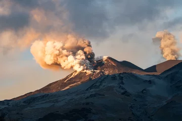 Deurstickers Volcano eruption. Mount Etna erupting from the crater Voragine   © Wead